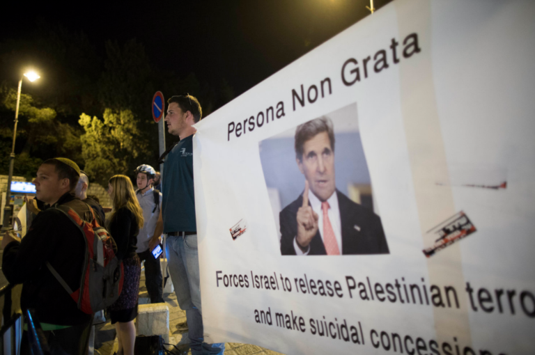 Negotiator: Peace Talks Failed Due to Palestinian Demands, Kerry’s Approach