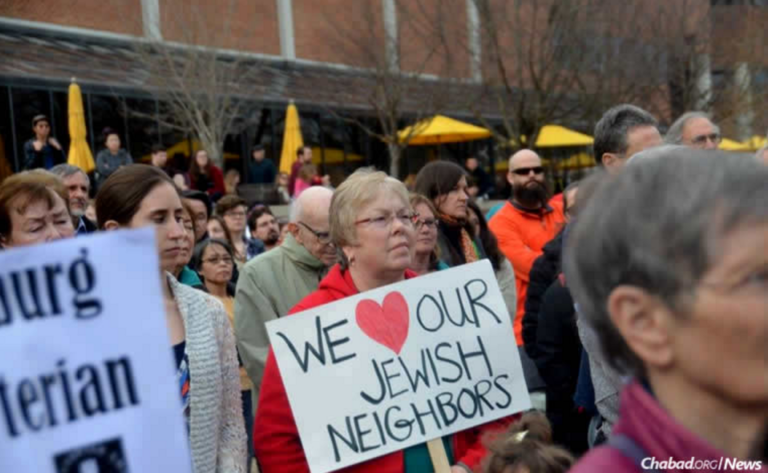 500 at Virginia Tech Rally: ‘We Love Our Jewish Neighbors’