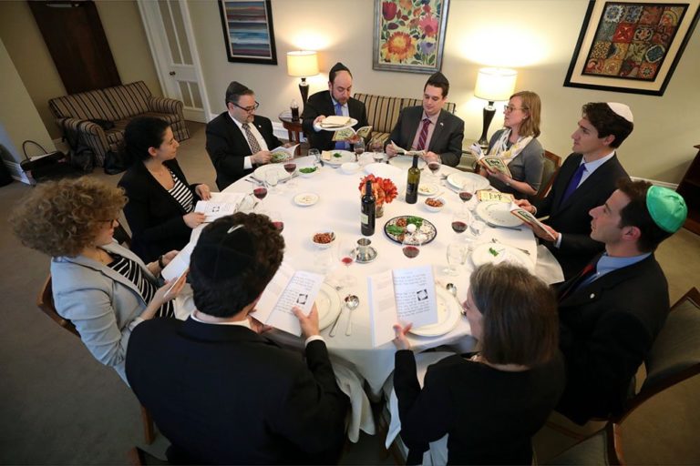 WATCH: Canada’s PM Justin Trudeau Holds Pesach Seder With Jewish Staffers