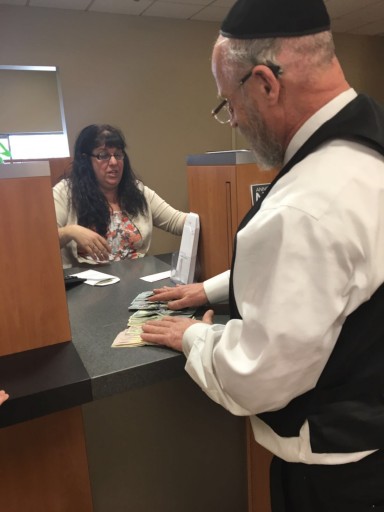 WATCH: Chasidic KJ Resident Returns $2,475 Accidentally Given To Him By Bank Teller