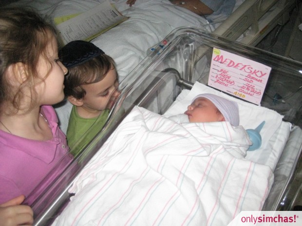 Birth  of  Baby Girl to Binyomin and Penina Medetsky