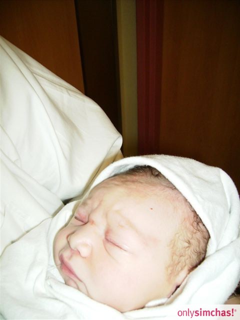 Birth  of  baby boy to Yisrael Pesach & Malka Shoshana (Gross) Weiss