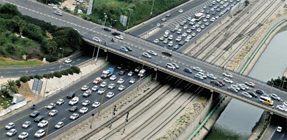 MUST WATCH: Rare Aerial Footage of Israeli Traffic Coming to a Standstill During Siren