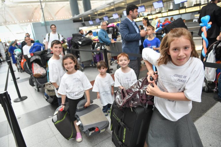 Watch as 201 Jews Return Home to Eretz Yisrael! – Get the Tissues..