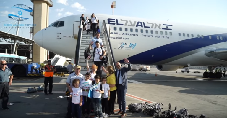 200 French Jews Arrive in Israel on Aliyah