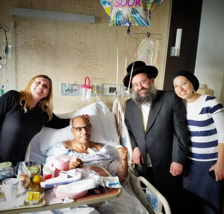 Inspirational Photo and Video of the Day: Sara Rokeach, a Mother of Eight from Marine Park, Brooklyn Donates Kindey to Shimon Cohen
