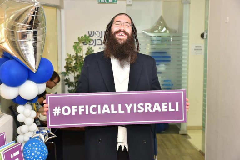 Photos: 49 Residents of Israel Make Aliyah In the Nefesh B’Nefesh Office!