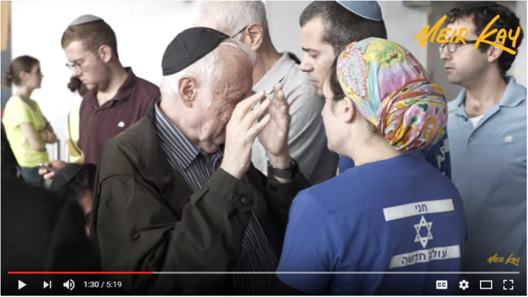 Watch Incredible Video: Meir Kay Joins Flight of 233 People Making Aliyah