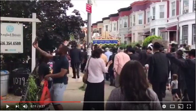 Watch: Bystanders Join the Fun of Crown Heights Torah Dedication