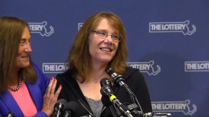 This Lady Just Won $758 Million in Powerball Lottery Game