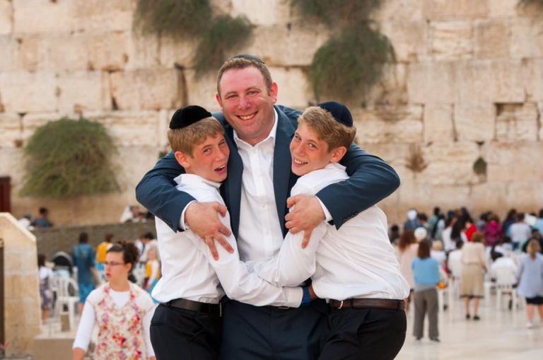 Chazzan Shim Cramer and Sons – First Some Bloopers and then a Beautiful Eishet Chayil!