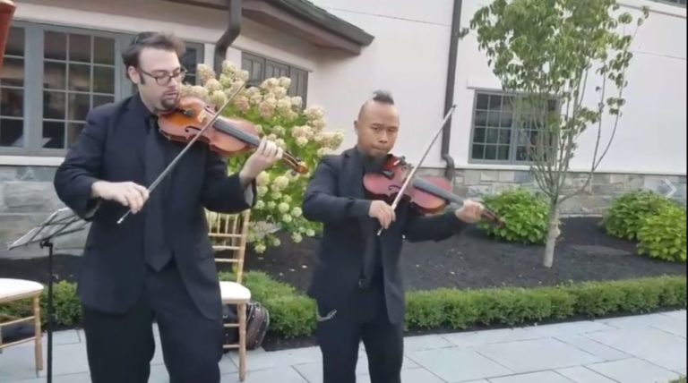 How can this Violin Playing Duo Not Put a Smile on Your Face?!