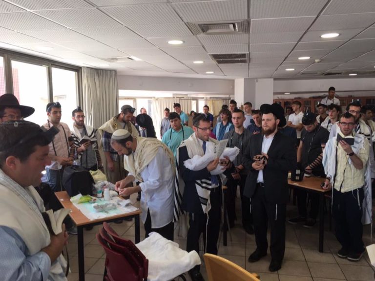 Mazal Tov to Rabbi Dovi and Daniella Shenkman on the Bris of their son, Elimelech Aryeh Today (11 Photos)