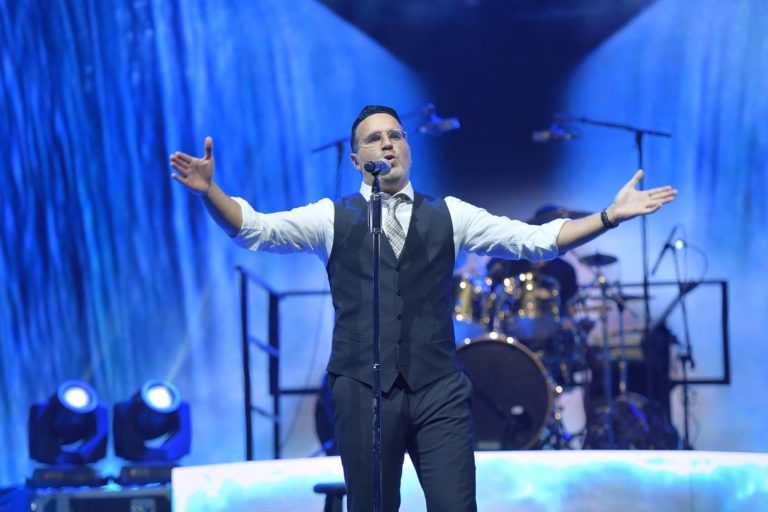 Cool Photos Posted by Yaakov Shwekey from his Tel Aviv Concert
