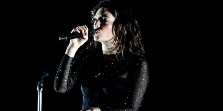 Artist Lorde Caves to BDS Pressure, Cancels Tel Aviv Concert