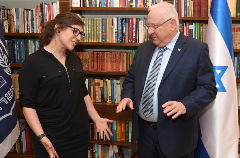 Mayim Bialik meets Israeli president Rivlin