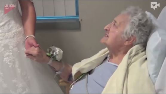This bride brought her wedding to her grandmother’s hospital room