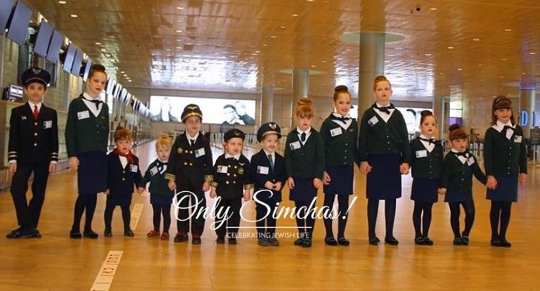 Israeli Family dresses up as flight attendants and went to the airport to take a picture! ????????‍✈️????‍✈️