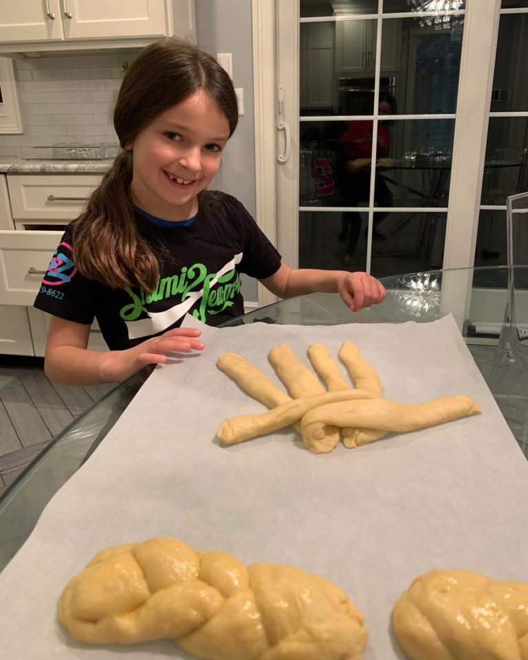 What a night! ???????? Thanks @shimiadar for hosting our first ever corona challah bake and @naominachman for hosting part 1 of the challah bake!